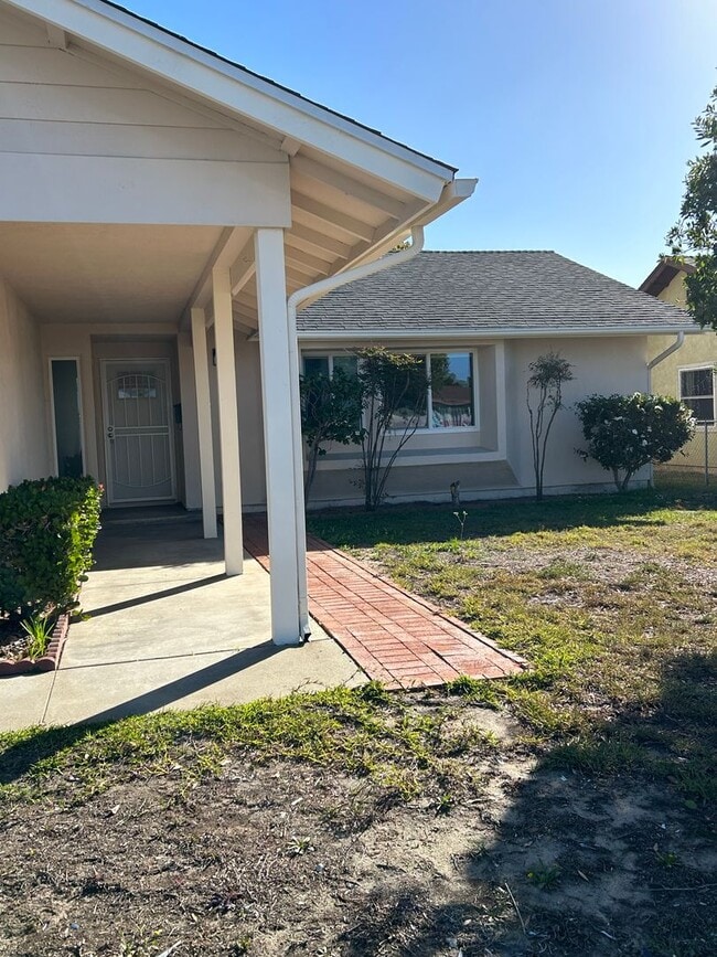 Building Photo - Beautiful Remodeled 3 bedroom 2 bath single family home Chula Vista! Ready for move in 1/17/2026!