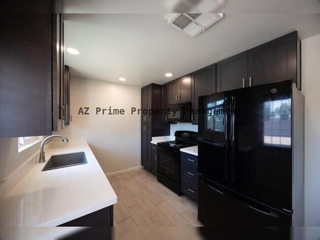 Building Photo - 6637 E Wilshire Dr