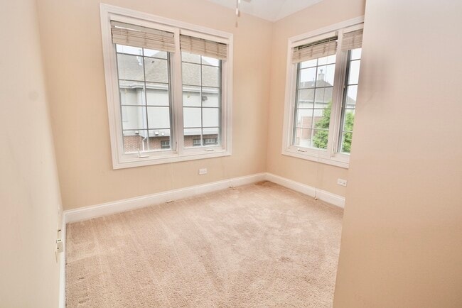 Building Photo - 1904 Alta Vista Ct