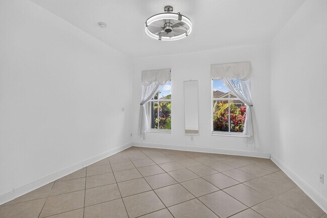 Building Photo - 9479 Sedgewood Dr