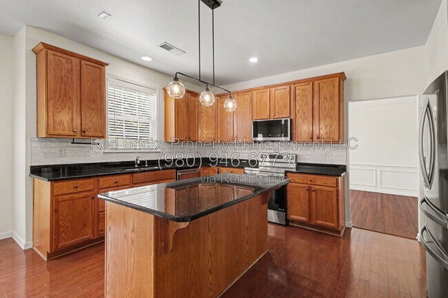 Building Photo - 7864 Whispering Wood Dr