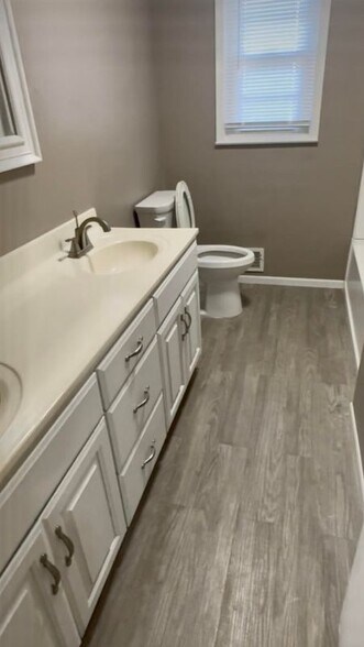 Building Photo - 4211 E 61st St