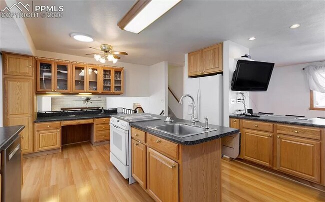 Building Photo - 5365 Silver Spur Ave