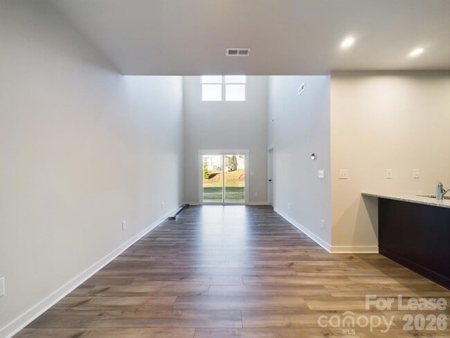 Building Photo - 9525 Munsing Dr