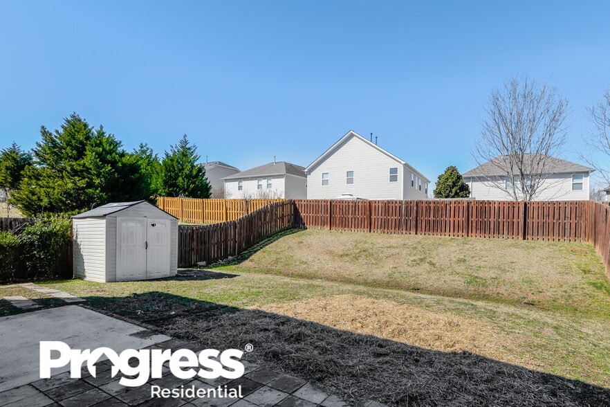 Building Photo - 12701 Cumberland Cove Dr