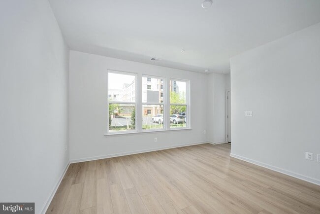 Building Photo - 2630 Neabsco Common Pl