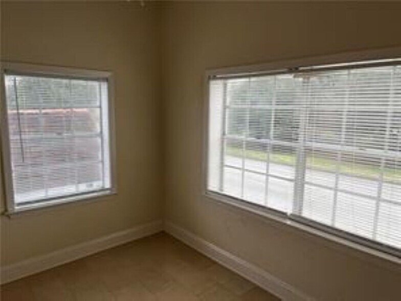 Sun room - 700 Florida Blvd