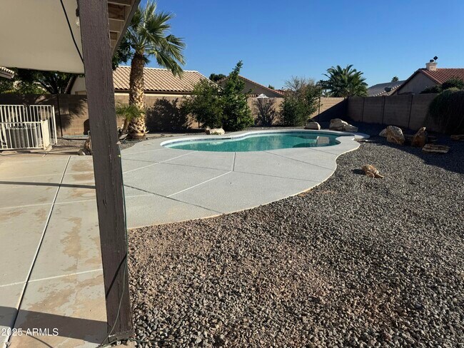 Building Photo - 5437 W Wahalla Ln