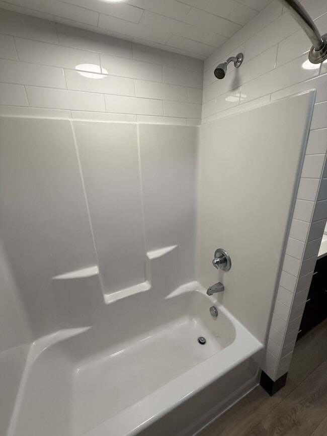 Building Photo - 160 Liberty St NE