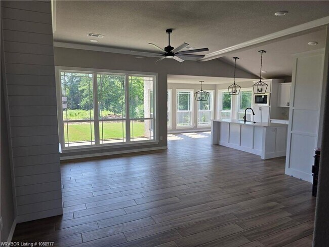 Building Photo - Luxury Home for lease near Arkansas College of Osteopathic Medicine (ARCOM)