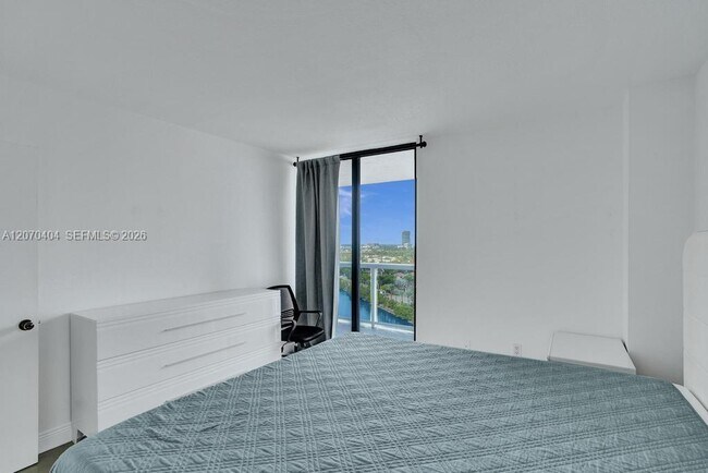 Building Photo - 20515 E Country Club Dr