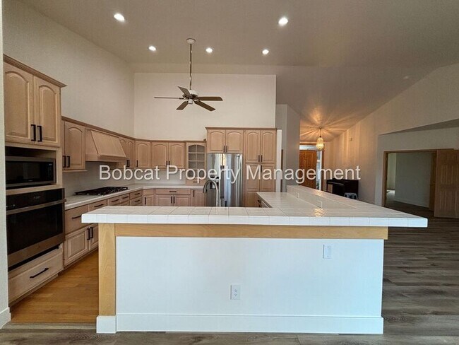 Building Photo - 1300 Bridle Way
