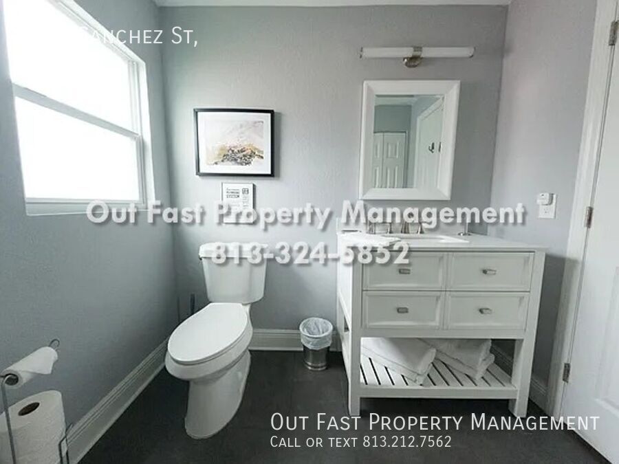 Building Photo - 2908 Sanchez St