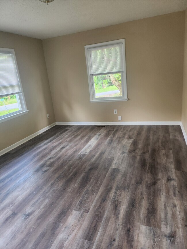 Building Photo - 3777 Sedgefield Dr