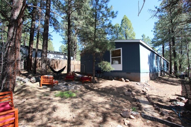 Building Photo - 5-Bedroom Home located in Railroad Springs