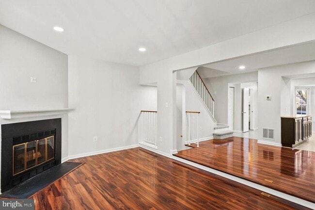 Building Photo - 7000 Ducketts Ln