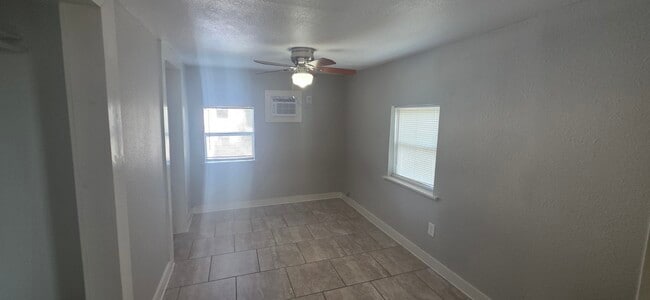 Building Photo - 712 40th St