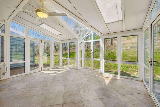 Building Photo - Experience the perfect blend of privacy and open space in this beautifully maintained 3-bedroom, ...