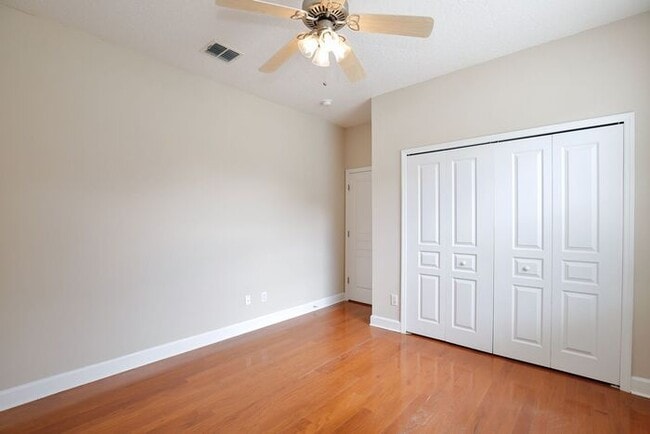 Building Photo - Stunning 4/3 Pool Home with a Bonus Room a...