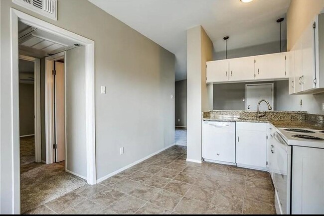 Building Photo - Rent Ready - Dallas, TX