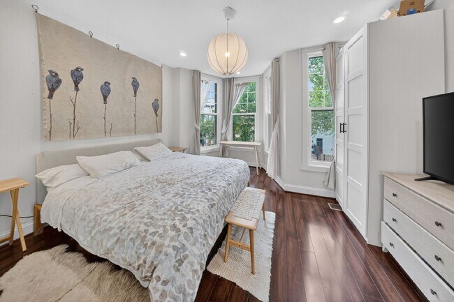 Building Photo - Classic DC charm and Modern Upgrades!