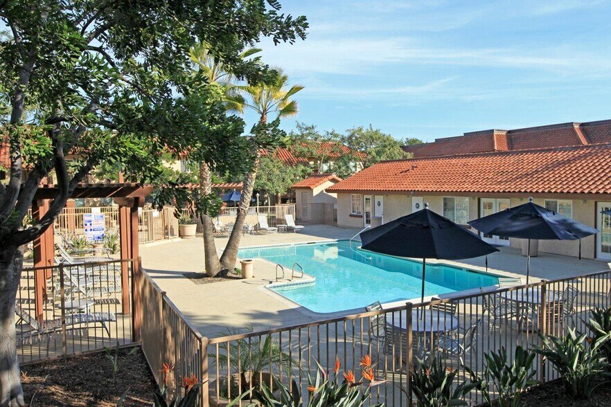 Building Photo - 210 Chambers Street