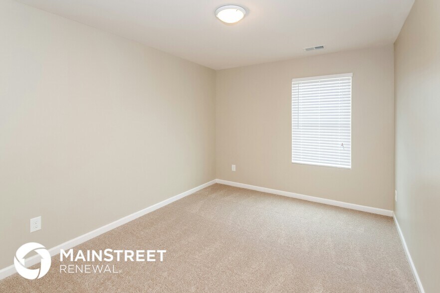 Building Photo - 9350 Hoffman Pl