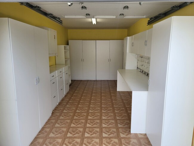 Building Photo - 422 N Shaffer St