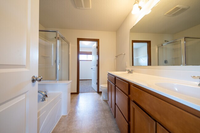 Building Photo - 1814 Spring Creek Dr