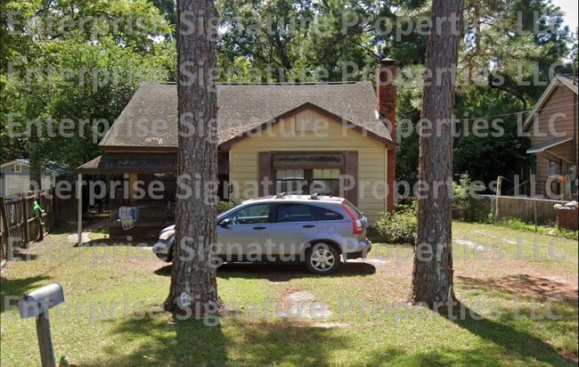 Primary Photo - 711 Westmead St
