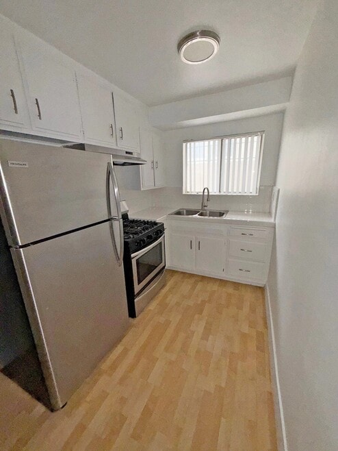 Building Photo - 10776 Rose Ave