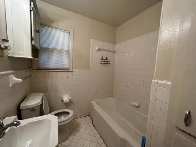 Building Photo - 1479 Beechwood Ln