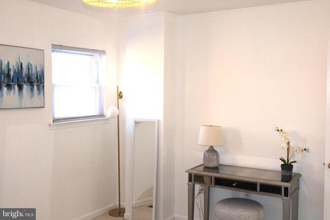 Building Photo - 5934 Mayflower Ct