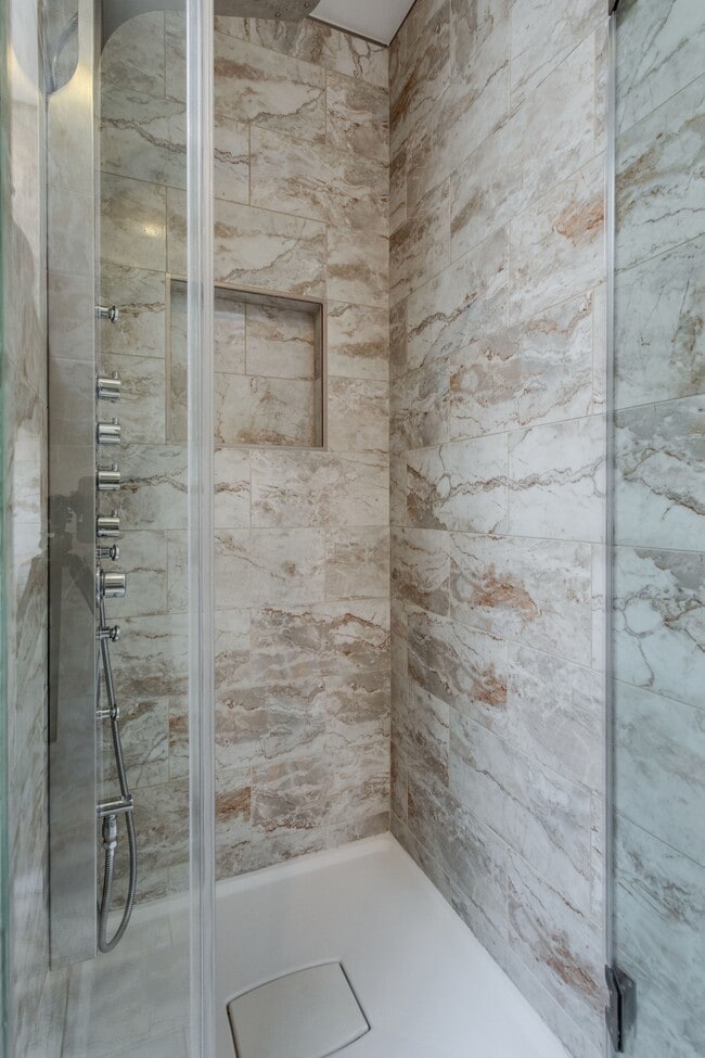 Building Photo - 4611 Charleston Terrace NW