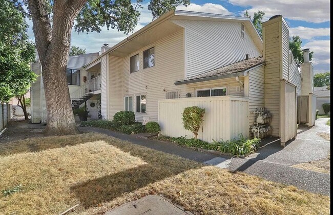 Building Photo - 712 McCoy Ct