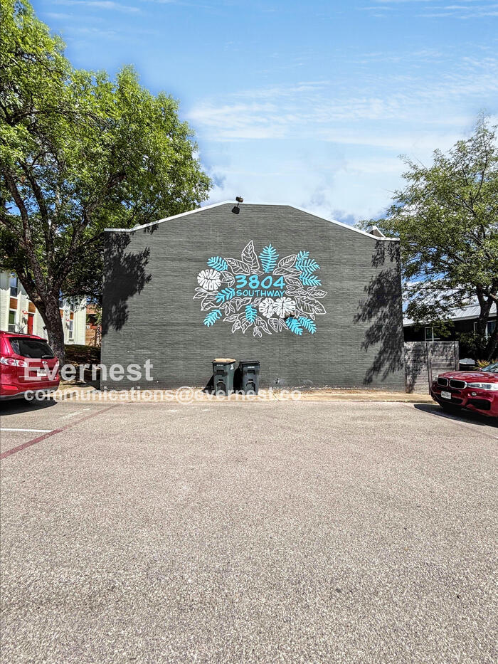 Building Photo - 3804 Southway Dr