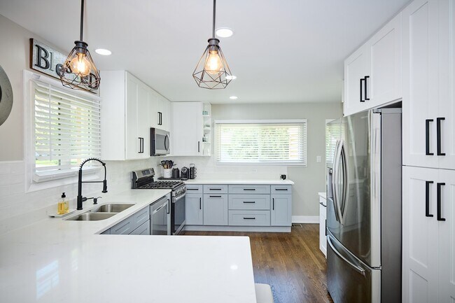 Building Photo - 1226 Longmeadow Dr