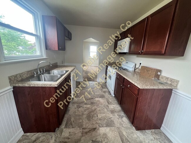 Building Photo - 3 BR, 1.5 baths in Central School District