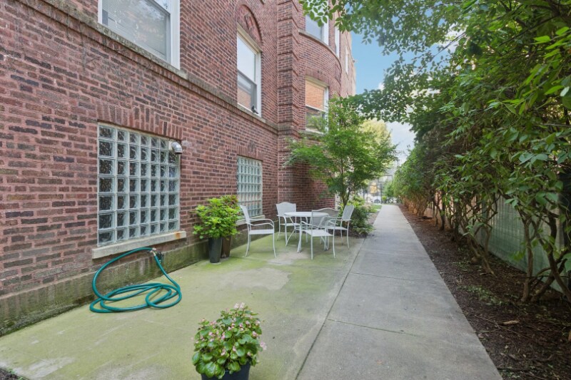 Building Photo - 5955 N Winthrop Ave