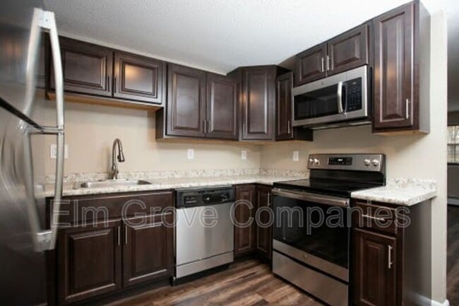 Building Photo - 512 W River Rd