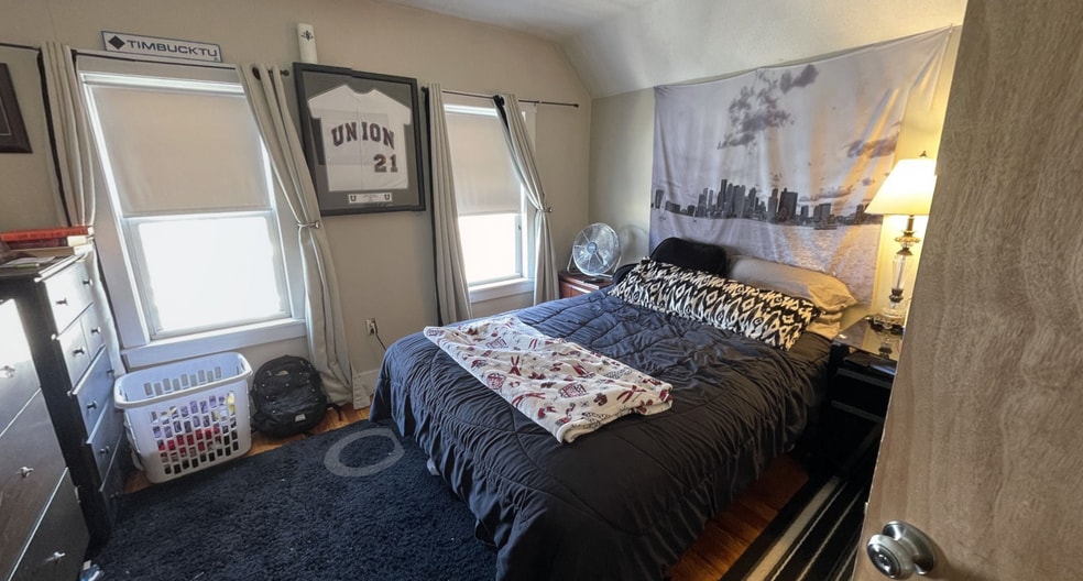 Building Photo - 14 Dow St