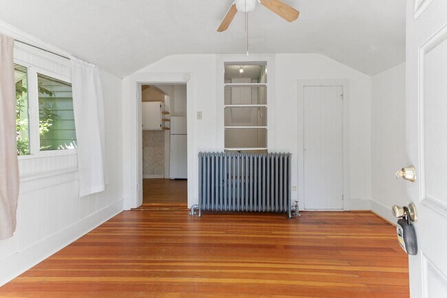 Building Photo - 205 N Sherwood St