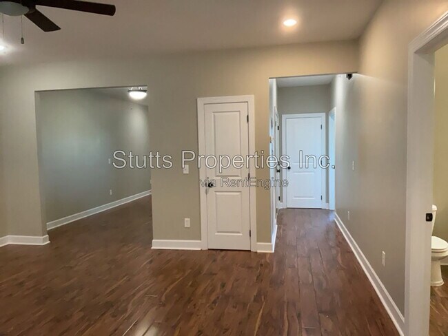 Building Photo - 145 Bruin Dr