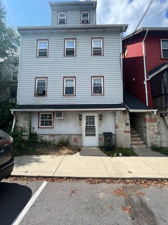 Building Photo - 123 N Thomas St