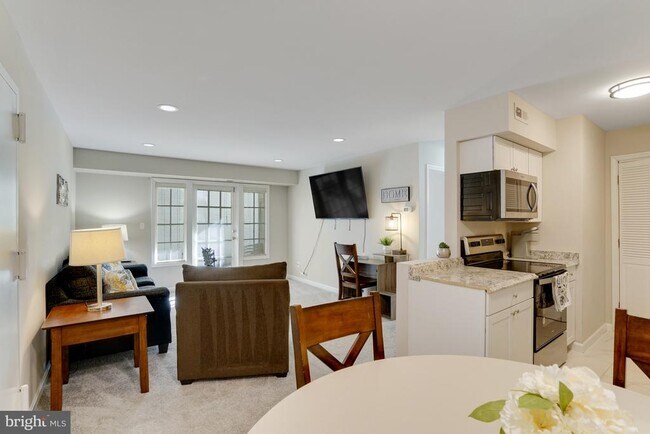 Building Photo - 5902 Surrey Hill Pl