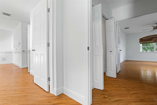 Building Photo - 926 Marina Dr