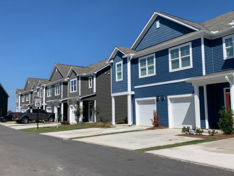 Building Photo - 6518 Sharks Tooth Trl