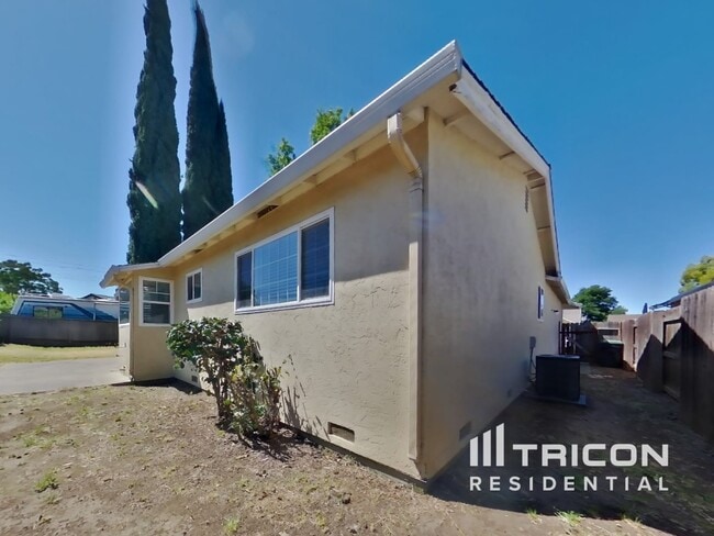 Building Photo - 2076 Harte Ct
