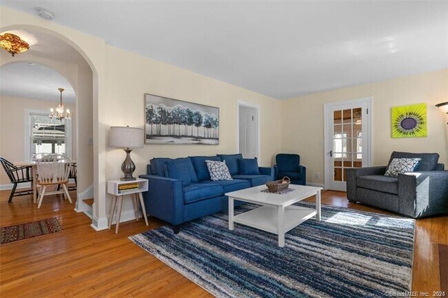 Building Photo - 21 Lilac Ave