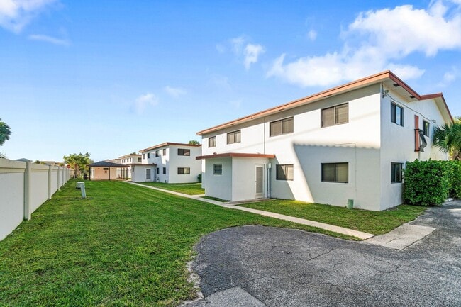 Building Photo - 200 SW 7th St